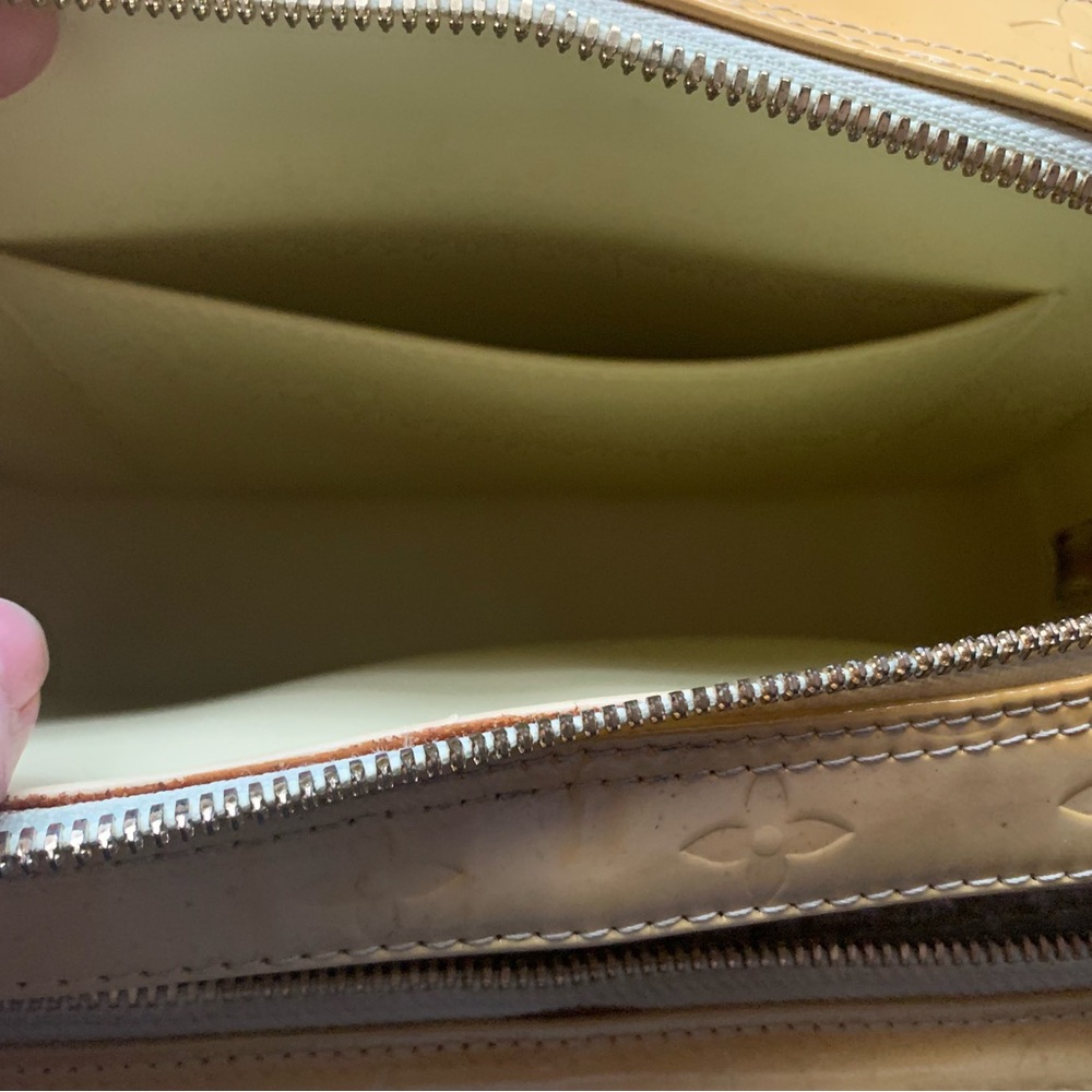Louis Vuitton - Picture 7 of 10